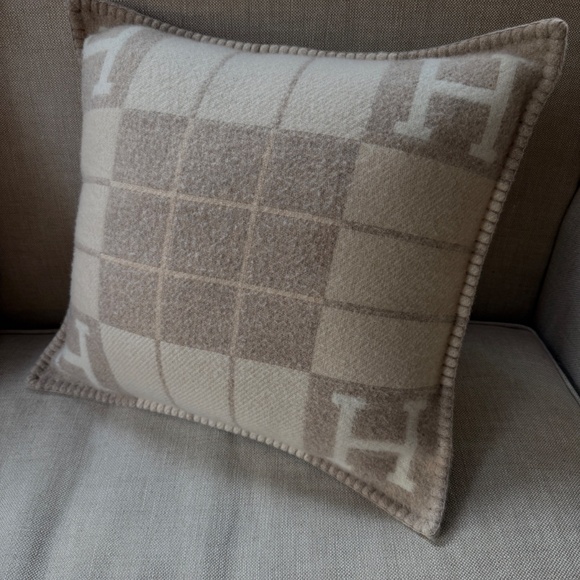 HERMES Wool Cashmere Avalon III Coco Camomille Small Square Pillow - Picture 11 of 11